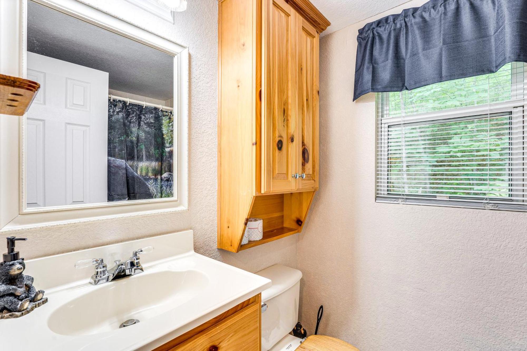 Secluded Cabin With Porch - 7 Miles To Lake Chatuge! Hayesville 外观 照片