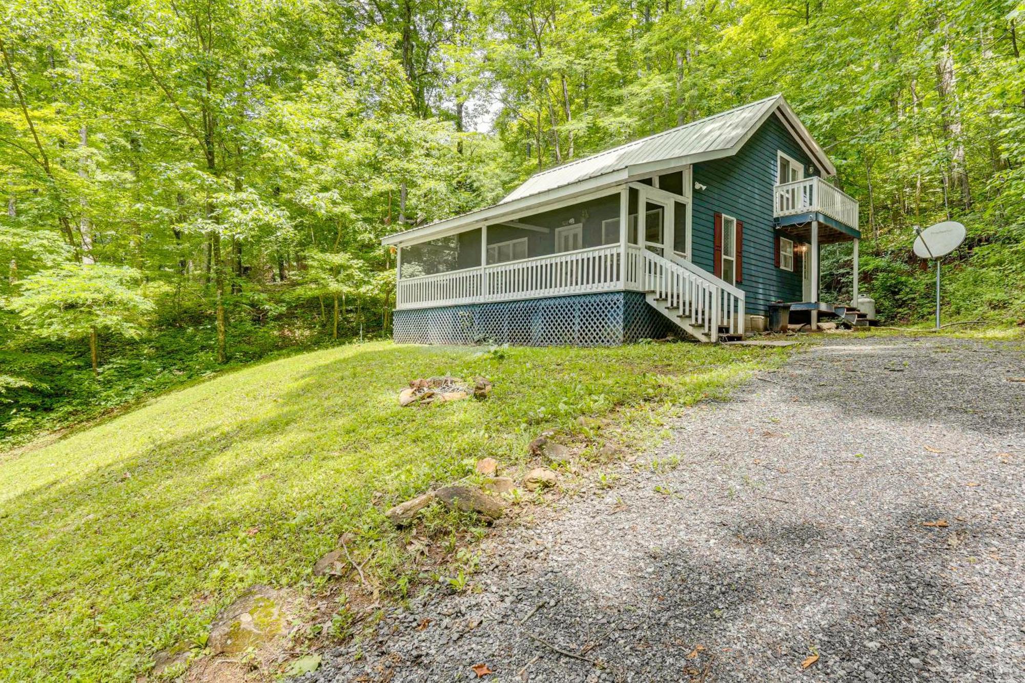Secluded Cabin With Porch - 7 Miles To Lake Chatuge! Hayesville 外观 照片